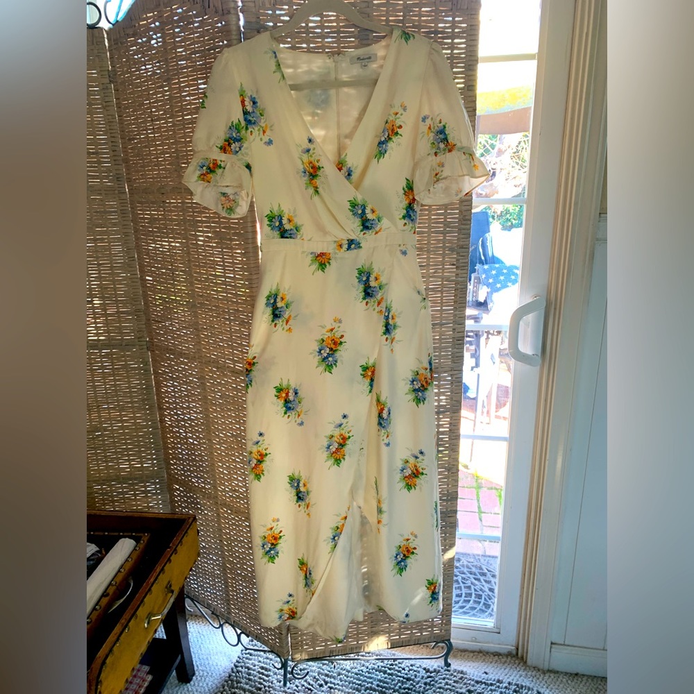 Women’s faux wrap, low rise v neck dress.